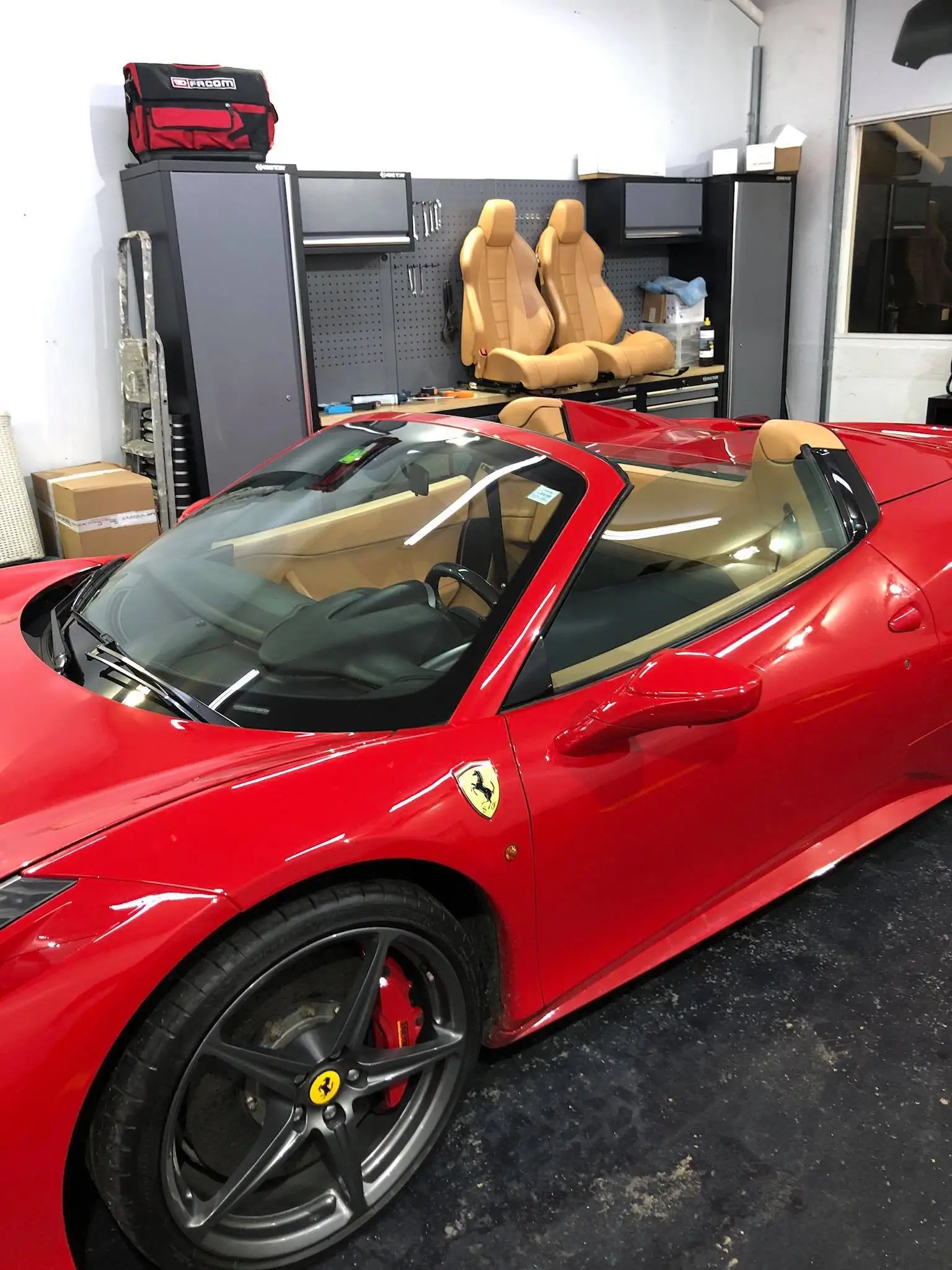 Réparation de carrosserie en cours à l'atelier NAWCAR, Paris 17
